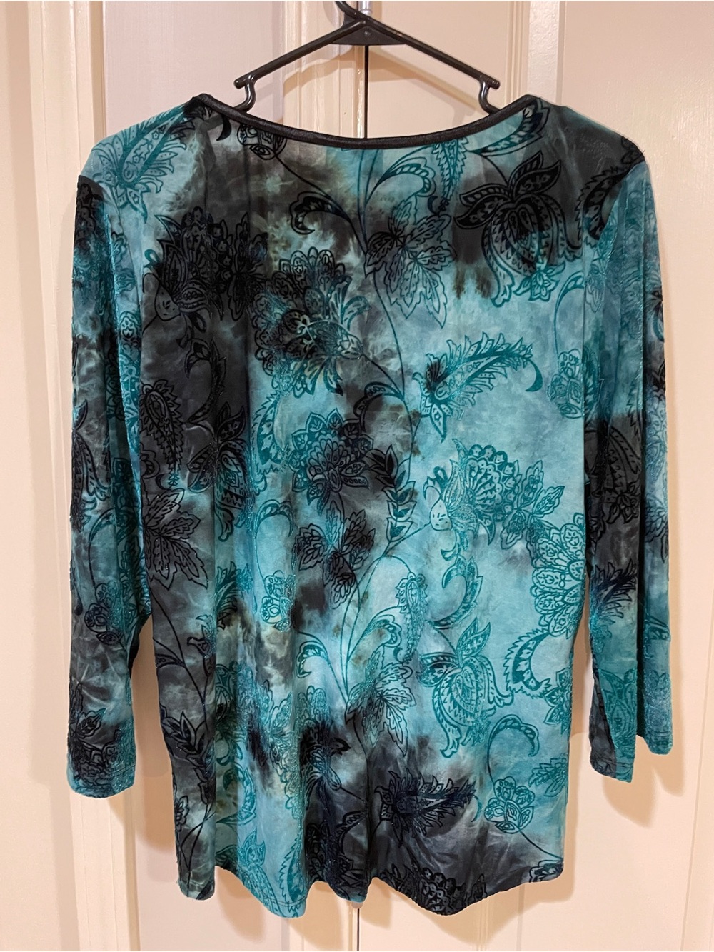 Rod & Ali Teal & Black Floral Velvet-Print Scoop Neck Top - Picture 2 of 15